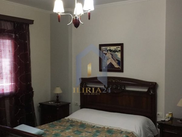 Tirane, jap me qera apartament 2+1+Ballkon Kati 5, 100 m² 700 € (Rruga e Elbasanit)