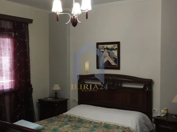 Tirane, jap me qera apartament 2+1+Ballkon Kati 5, 100 m² 700 € (Rruga e Elbasanit)