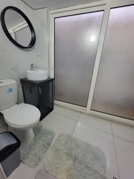 Jepet me Qera Garsoniere pranë Komunës së Parisit,  400 €uro