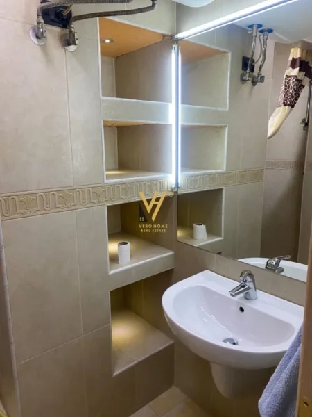 Tirane, jepet me qera apartament 3+1+Ballkon Kati 12, 150 m² 700 € (MATERNITETI I RI)