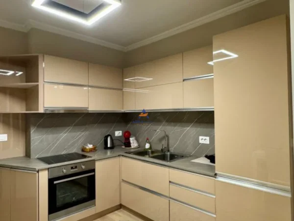 Tirane, jepet me qera apartament 1+1+Ballkon , 65 m² 850 € (BLLOK)