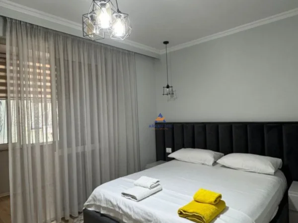 Tirane, jepet me qera apartament 1+1+Ballkon , 65 m² 850 € (BLLOK)