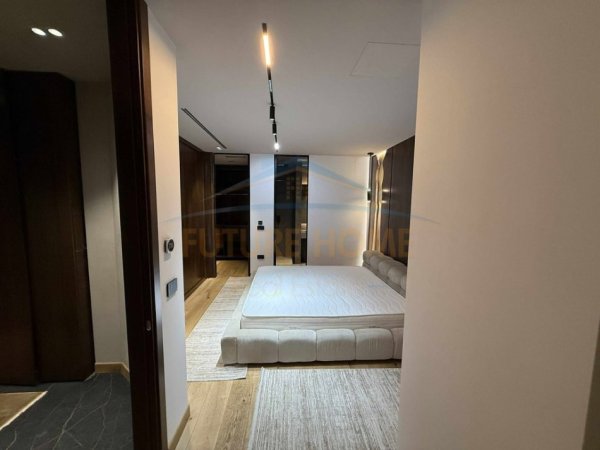 Tirane, jepet me qera apartament 3+1 Kati 2, 197 m² 2.500 € 