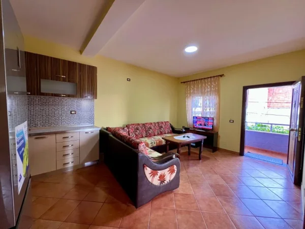 Tirane, jepet me qera Vile 3 Katshe Kati 0, 1.600 m² 2.500 € (SAUK)