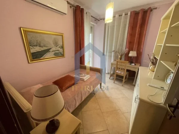 Tirane, jap me qera apartament 3+1+Aneks+Ballkon Kati 6, 130 m² 1.000 € (Rruga e Elbasanit)