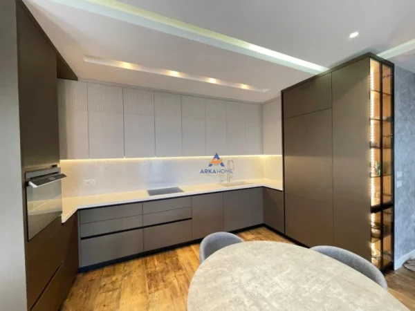 Tirane, jepet me qera apartament 3+1+Ballkon Kati 4, 138 m² 1.800 € (KOPSHTI ZOOLOGJIK)