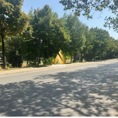 Tirane, jepet me qera ambjent biznesi Kati 0, 140 m² 1.700 € (bulevardi bajram curri)