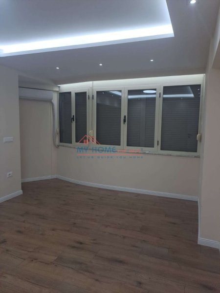 Tirane, jepet me qera zyre Kati 2, 80 m² 1.200 € (Qender)