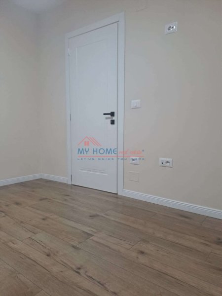 Tirane, jepet me qera zyre Kati 2, 80 m² 1.200 € (Qender)