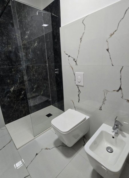 Tirane, jepet me qera apartament 3+1 Kati 3, 147 m² 800 € (DON BOSKO)