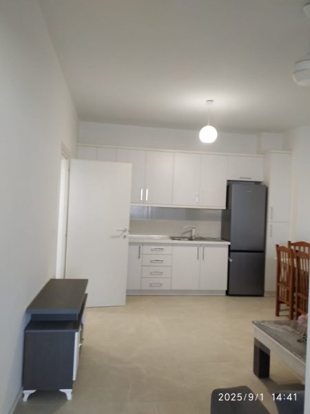 Tirane, jepet me qera apartament 2+1+Ballkon Kati 6, 80 m² 700 € (Rruga Kavajes, Poliklinika Nr.9)