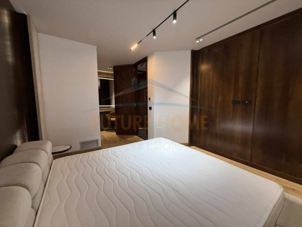 Tirane, jepet me qera apartament 3+1 Kati 2, 197 m² 2.500 € 
