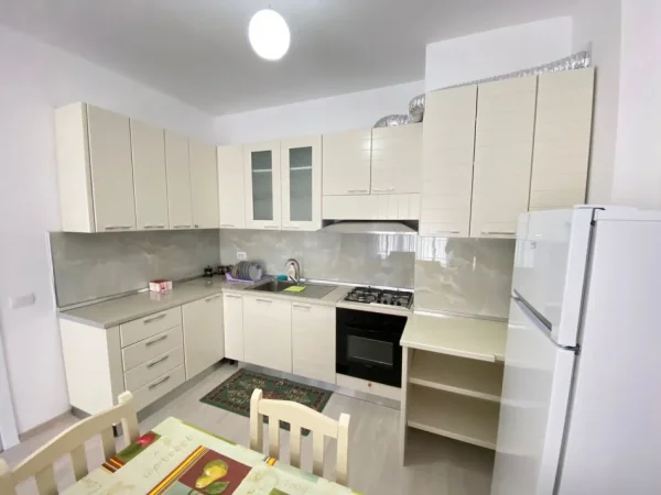 Tirane, jepet me qera apartament 3+1 Kati 5, 100 m² 600 €