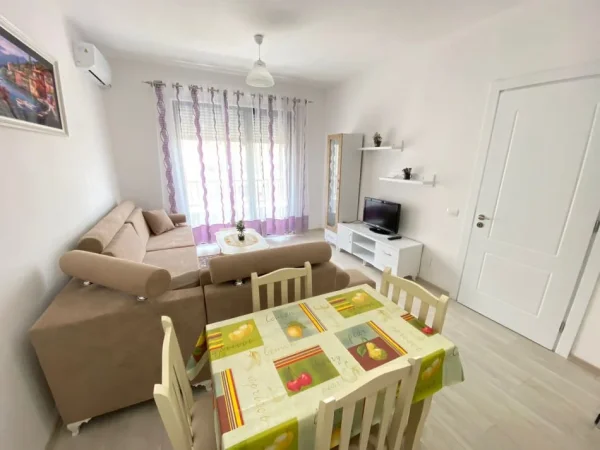 Tirane, jepet me qera apartament 3+1 Kati 5, 100 m² 600 €