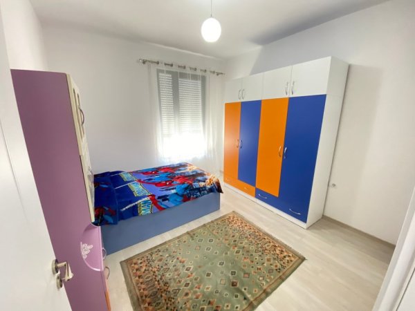 Tirane, jepet me qera apartament 3+1 Kati 5, 100 m² 600 €