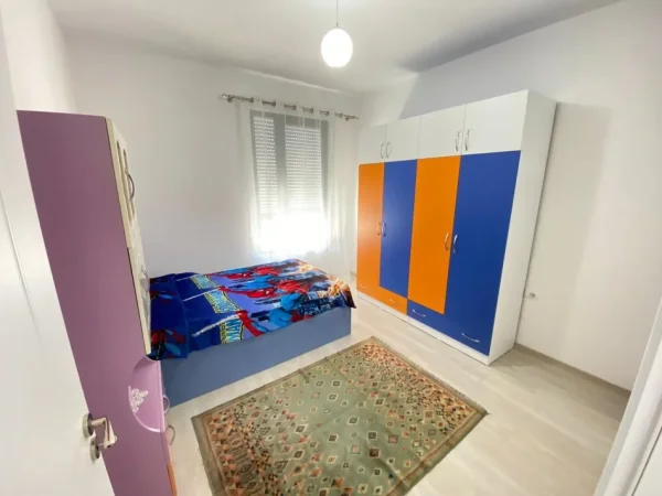 Tirane, jepet me qera apartament 3+1 Kati 5, 100 m² 600 €
