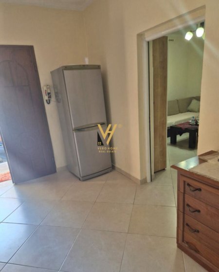 Tirane, jepet me qera apartament 1+1+Ballkon Kati 1, 85 m² 450 € (5 MAJI)