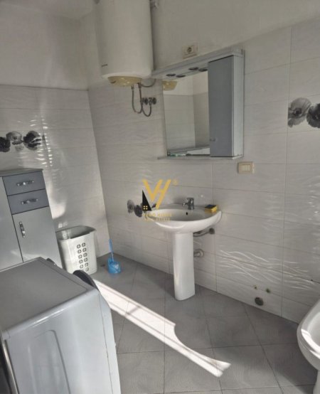 Tirane, jepet me qera apartament 1+1+Ballkon Kati 1, 85 m² 450 € (5 MAJI)