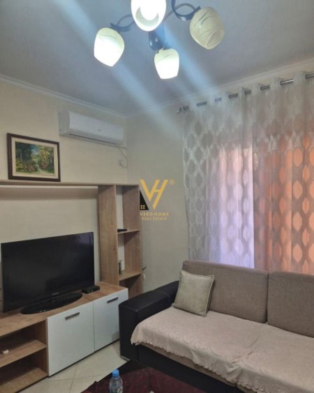 Tirane, jepet me qera apartament 1+1+Ballkon Kati 1, 85 m² 450 € (5 MAJI)