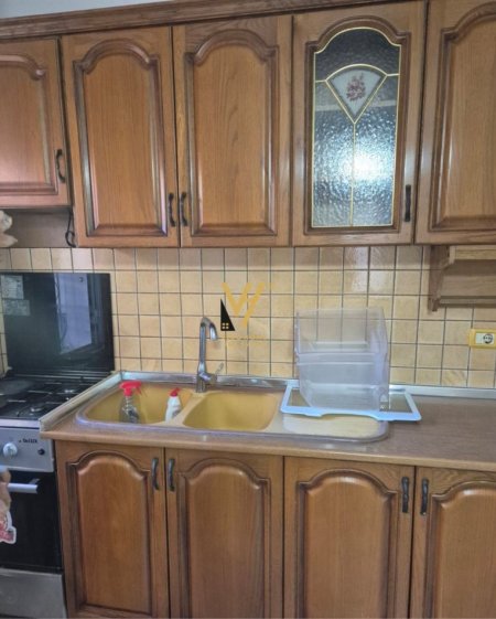 Tirane, jepet me qera apartament 1+1+Ballkon Kati 1, 85 m² 450 € (5 MAJI)