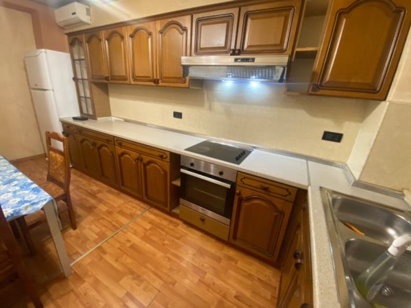 Tirane, jepet me qera apartament 3+1+Ballkon Kati 12, 100 m² 700 € (Ne BRRYL)