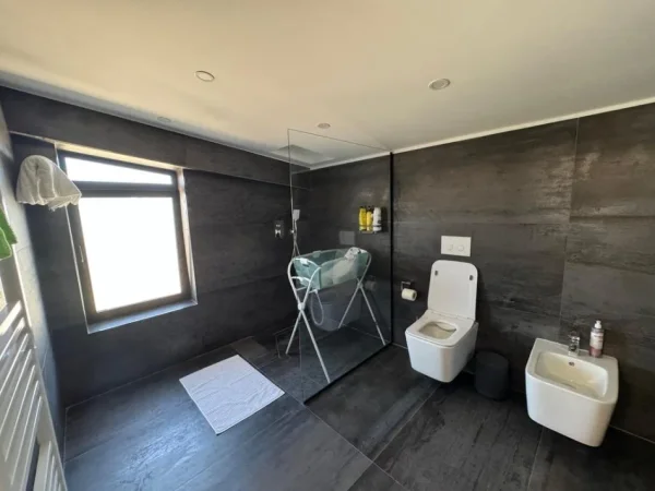 Tirane, jepet me qera apartament duplex Dublex Kati 5, 150 m² 1.400 € 