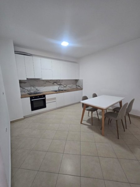 Tirane, jepet me qera apartament 3+1+Ballkon Kati 3, 147 m² 800 € (DON BOSKO)
