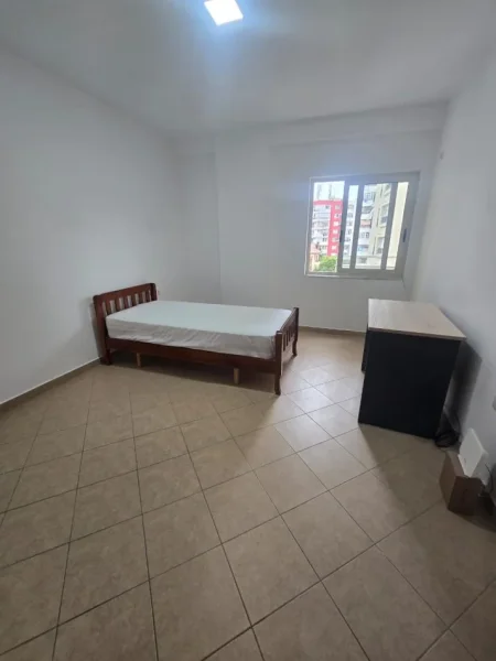 Tirane, jepet me qera apartament 3+1+Ballkon Kati 3, 147 m² 800 € (DON BOSKO)
