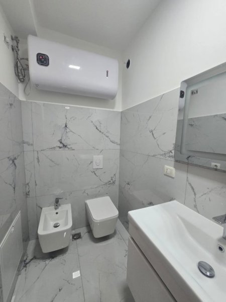 Tirane, jepet me qera apartament 3+1+Ballkon Kati 3, 147 m² 800 € (DON BOSKO)