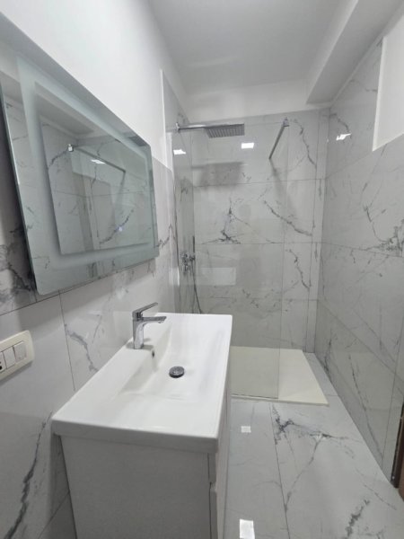 Tirane, jepet me qera apartament 3+1+Ballkon Kati 3, 147 m² 800 € (DON BOSKO)