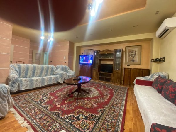 Tirane, jepet me qera apartament 3+1+Ballkon Kati 12, 141 m² 700 € 