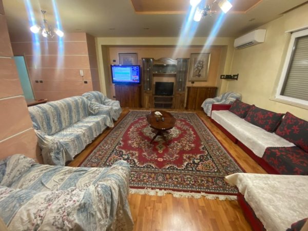 Tirane, jepet me qera apartament 3+1+Ballkon Kati 12, 141 m² 700 € 