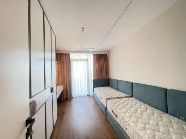 Tirane, jepet me qera apartament 2+1+Aneks+Ballkon Kati 8, 130 m² 2.000 € (Liqeni, Residenca Lake View)