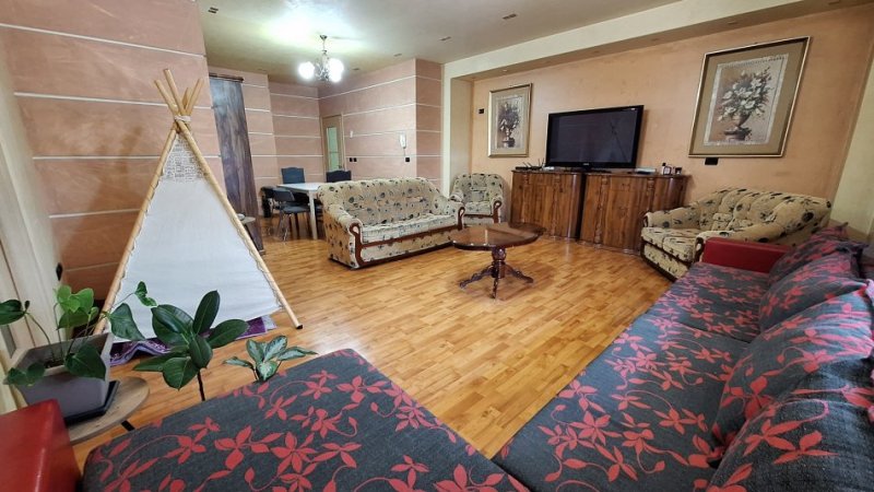Tirane, jepet me qera apartament 3+1+Ballkon Kati 12, 100 m² 700 € (Ne BRRYL)