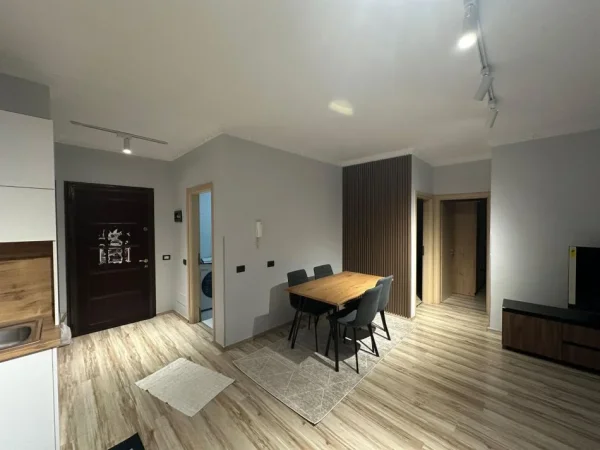 Tirane, jepet me qera apartament 2+1+Ballkon Kati 5, 81 m² 700 € //agjensi
