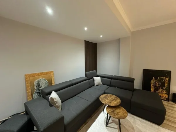 Tirane, jepet me qera apartament 2+1+Ballkon Kati 5, 81 m² 700 € //agjensi