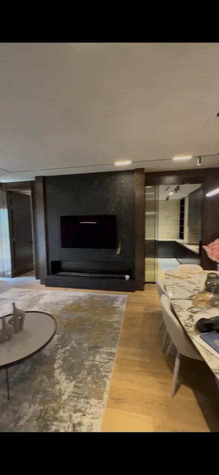 Tirane, shitet apartament 3+1 Kati 2, 197 m² 700.000 € 