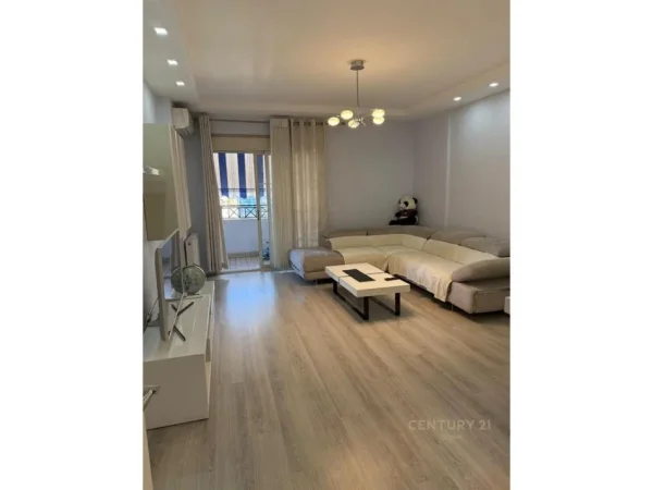 Tirane, jepet me qera apartament 2+1 Kati 6, 108 m² 800 € (Selvia)