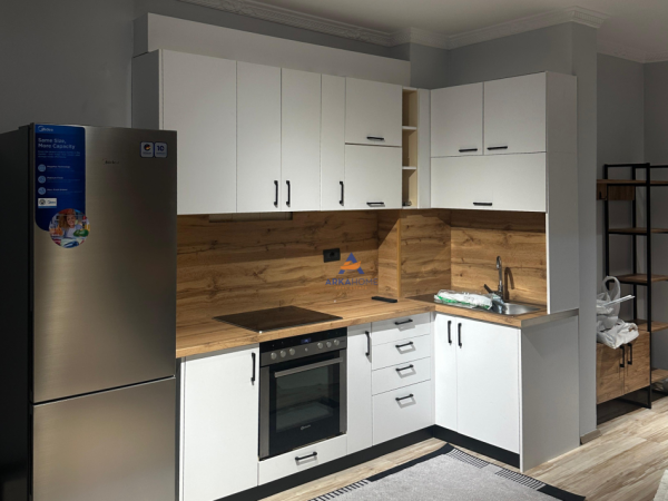 Tirane, jepet me qera apartament 2+1+Ballkon Kati 5, 80 m² 700 € (RRUGA BILL KLINTON, KOPSHTI BOTANIK)