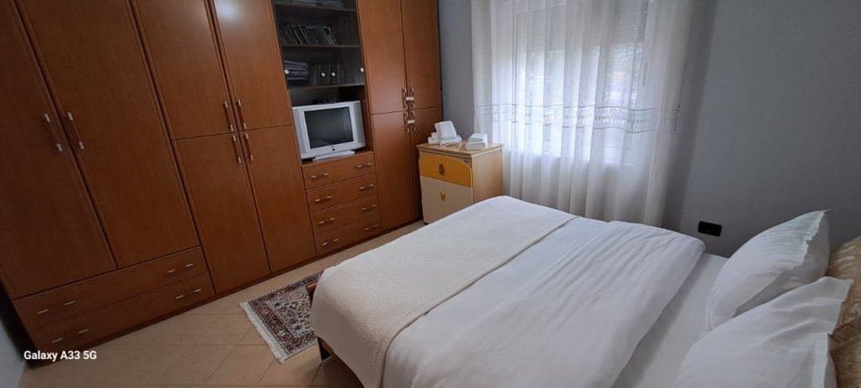 Tirane, jepet me qera apartament 1+1+Ballkon Kati 2, 65 m² 350 € (MULLET)
