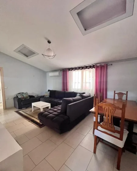 Tirane, jepet me qera apartament 2+1+Ballkon Kati 3, 96 m² 500 € 