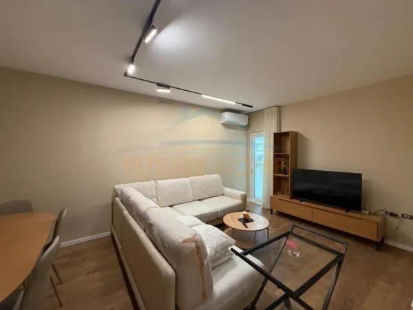 Tirane, jepet me qera apartament 2+1 Kati 3, 110 m² 900 €