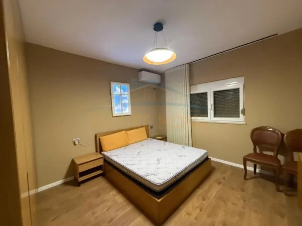 Tirane, jepet me qera apartament 2+1 Kati 3, 110 m² 900 €