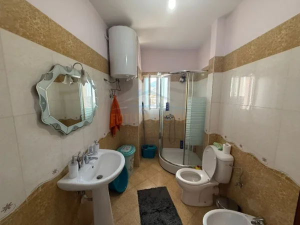 Pogradec, shitet apartament 2+1+Ballkon Kati 7, 108 m² (Rruga e Drilonit)