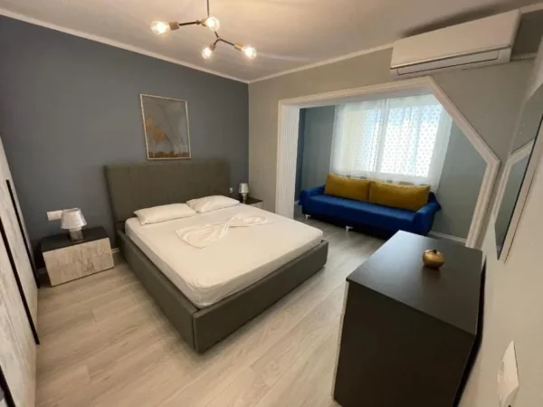 Tirane, jepet me qera apartament 1+1+Ballkon Kati 2, 65 m² 650 € (RRUGA E KAVAJES)