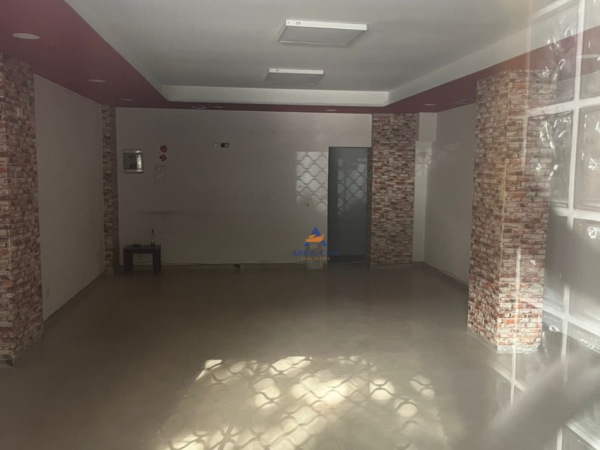 Tirane, jepet me qera ambjent biznesi Kati 0, 90 m² 750 € (RRUGA MUHAMET GJOLLESHA)