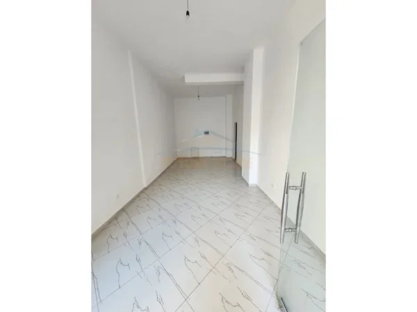 Durres, jepet me qera ambjent biznesi Kati 0, 31 m² 300 € 