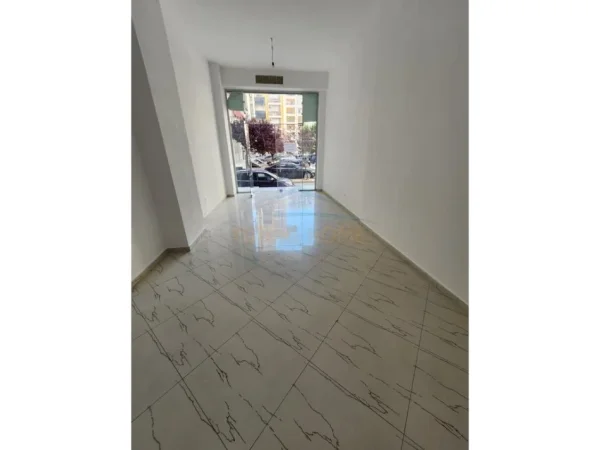 Durres, jepet me qera ambjent biznesi Kati 0, 31 m² 300 € 