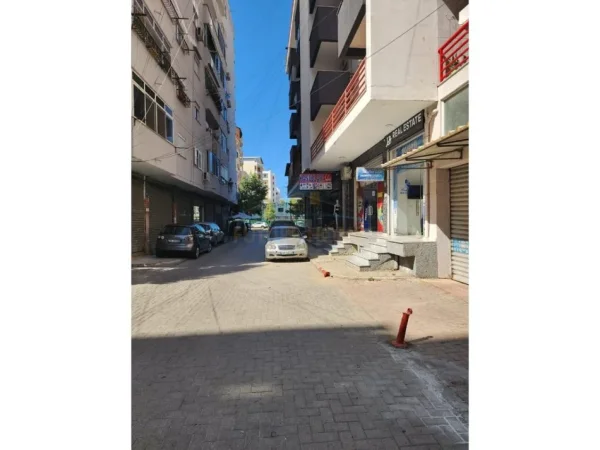 Durres, jepet me qera ambjent biznesi Kati 0, 31 m² 300 € 