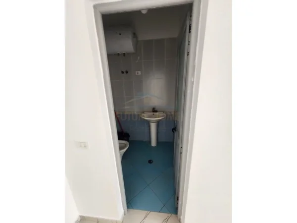 Durres, jepet me qera ambjent biznesi Kati 0, 31 m² 300 € 